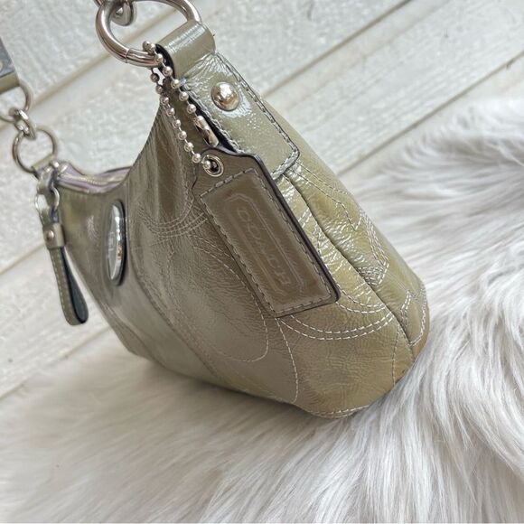 COACH Grey Taupe Glossy Patent Leather Hobo Baguette Signature Poppy 15141 - Picture 3 of 10